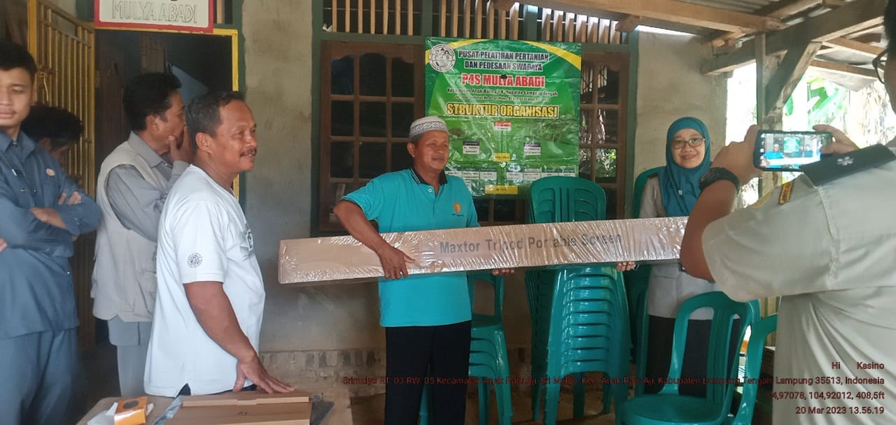 PENYERAHAN PROYEKTOR DARI BPP LAMPUNG KE P4S MULYA ABADI