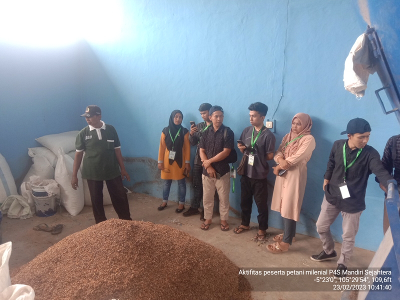 Gudang penyimpanan pakan dan pengolahan pakan